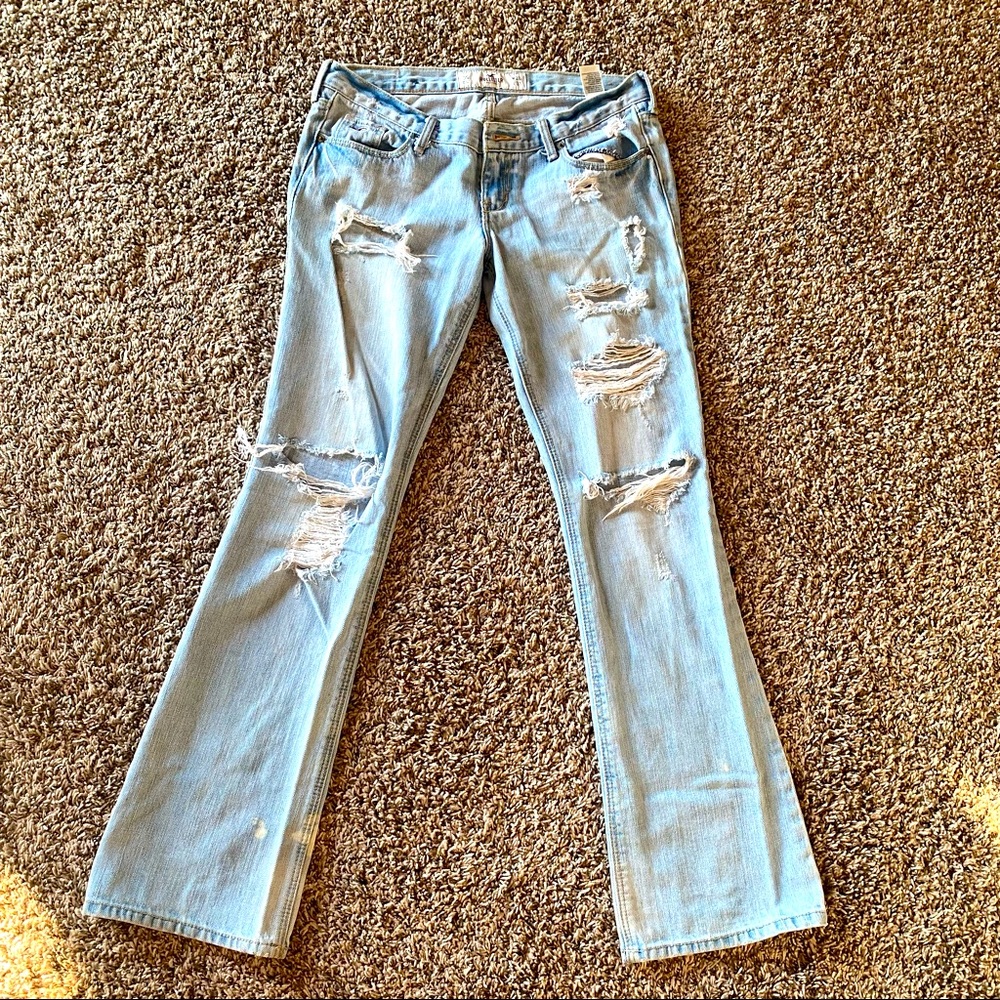 Distressed jeans flare